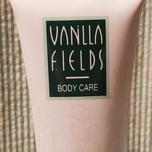 ﻿Vanilla Fields Body Lotion & Vanilla Fields Dusting Powder Set